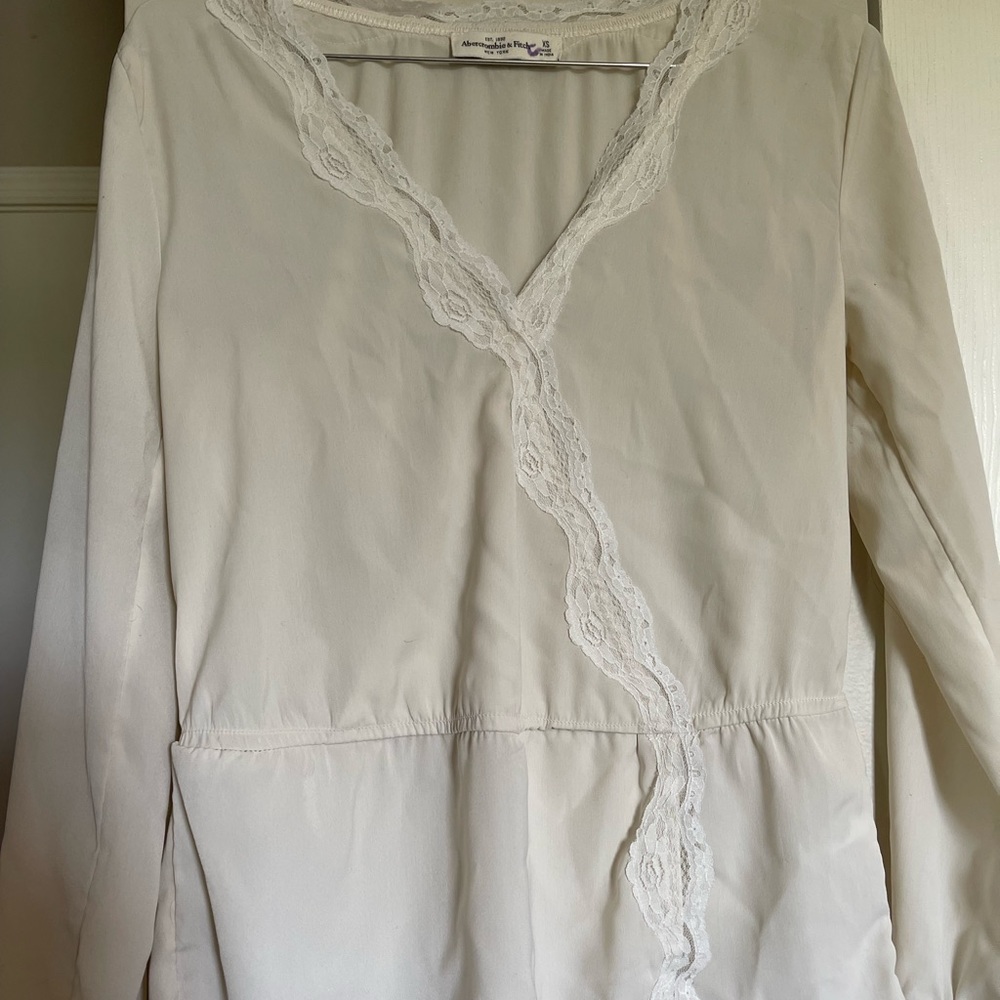 Abercrombie & Fitch Cream Long Sleeve Flowy Top Size XS - Picture 2 of 4